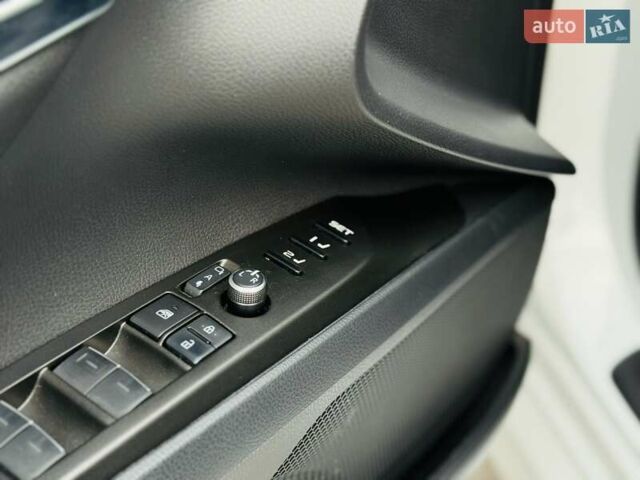 Білий Тойота Камрі, об'ємом двигуна 2.49 л та пробігом 54 тис. км за 38516 $, фото 23 на Automoto.ua