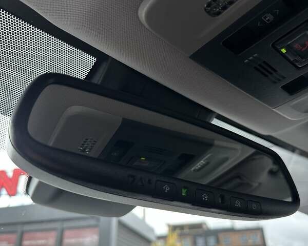 Білий Тойота Камрі, об'ємом двигуна 2.49 л та пробігом 24 тис. км за 33999 $, фото 45 на Automoto.ua