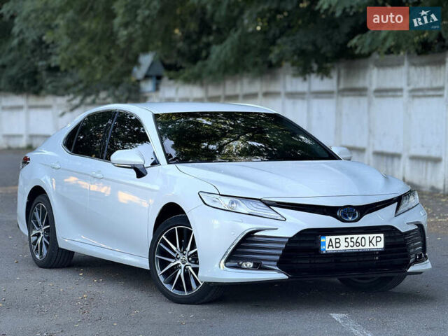 Белый Тойота Камри, объемом двигателя 2.49 л и пробегом 26 тыс. км за 39500 $, фото 1 на Automoto.ua