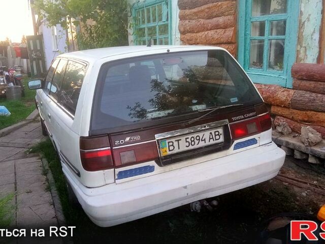 Белый Тойота Камри, объемом двигателя 2 л и пробегом 0 тыс. км за 470 $, фото 2 на Automoto.ua