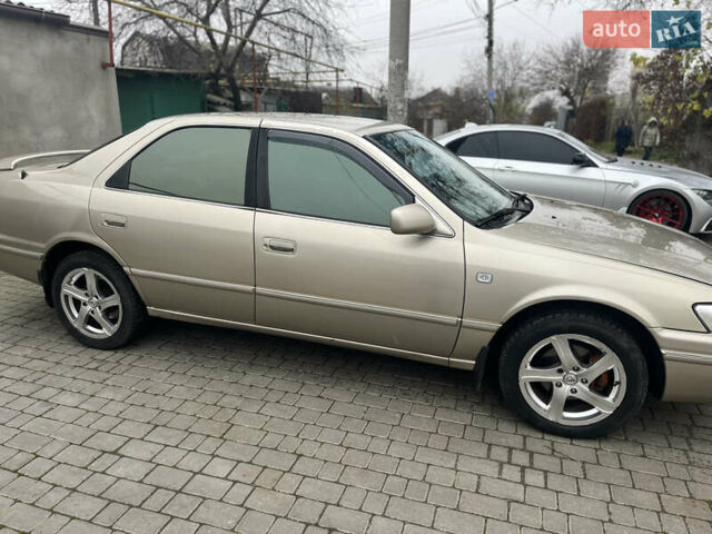 Бежевий Тойота Камрі, об'ємом двигуна 3 л та пробігом 350 тис. км за 3200 $, фото 1 на Automoto.ua