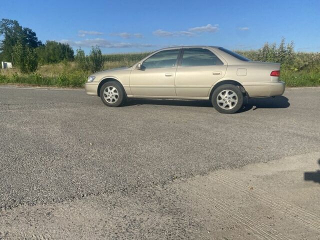 Бежевый Тойота Камри, объемом двигателя 3 л и пробегом 350 тыс. км за 3700 $, фото 1 на Automoto.ua