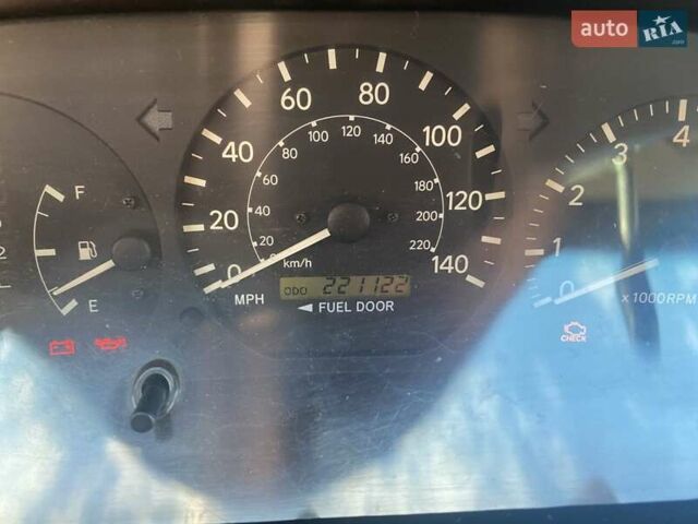 Бежевый Тойота Камри, объемом двигателя 3 л и пробегом 350 тыс. км за 3650 $, фото 2 на Automoto.ua