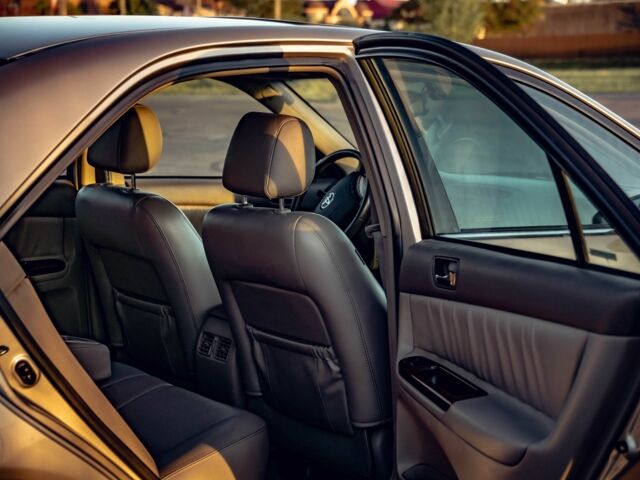 Бежевий Тойота Камрі, об'ємом двигуна 3 л та пробігом 212 тис. км за 5900 $, фото 6 на Automoto.ua