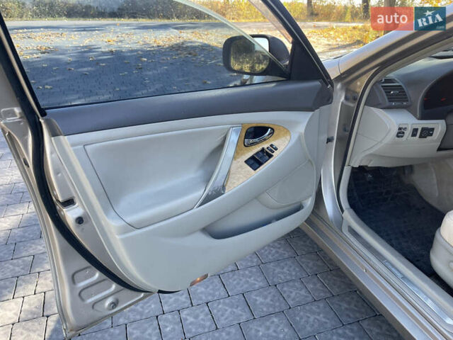 Бежевий Тойота Камрі, об'ємом двигуна 3.5 л та пробігом 262 тис. км за 7990 $, фото 13 на Automoto.ua