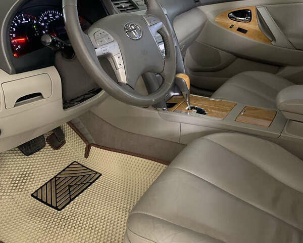 Бежевый Тойота Камри, объемом двигателя 3.5 л и пробегом 245 тыс. км за 10300 $, фото 3 на Automoto.ua