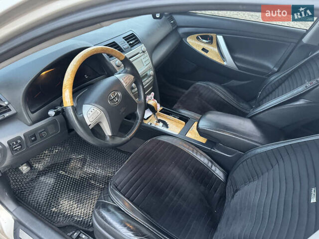 Бежевый Тойота Камри, объемом двигателя 3.46 л и пробегом 332 тыс. км за 9500 $, фото 3 на Automoto.ua