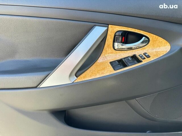 Бежевий Тойота Камрі, об'ємом двигуна 2.4 л та пробігом 325 тис. км за 9890 $, фото 21 на Automoto.ua