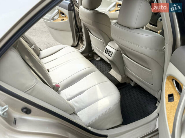 Бежевий Тойота Камрі, об'ємом двигуна 3.5 л та пробігом 183 тис. км за 10700 $, фото 13 на Automoto.ua