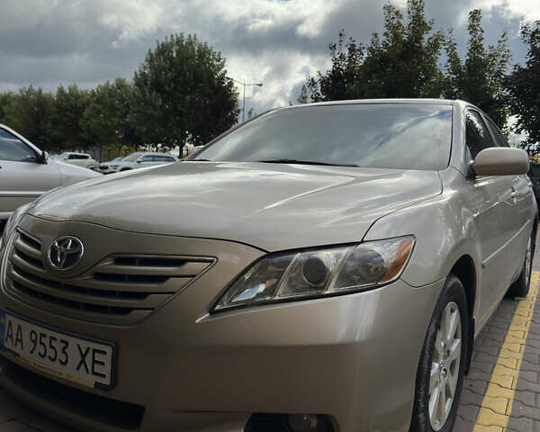 Бежевий Тойота Камрі, об'ємом двигуна 2.4 л та пробігом 232 тис. км за 8199 $, фото 1 на Automoto.ua