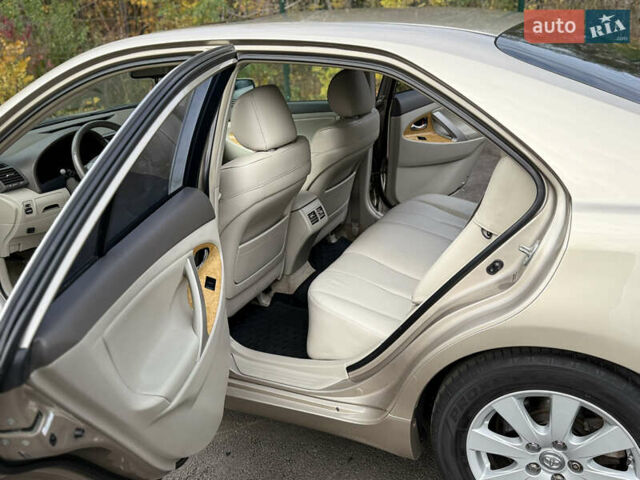 Бежевий Тойота Камрі, об'ємом двигуна 3.5 л та пробігом 183 тис. км за 10700 $, фото 11 на Automoto.ua