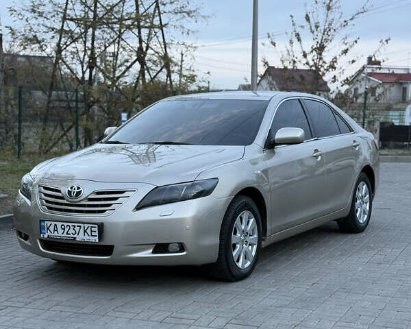 Бежевий Тойота Камрі, об'ємом двигуна 3.5 л та пробігом 243 тис. км за 7600 $, фото 2 на Automoto.ua