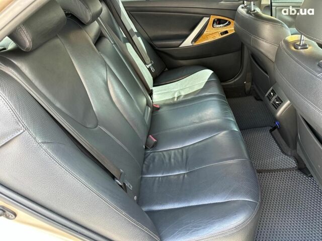 Бежевий Тойота Камрі, об'ємом двигуна 2.4 л та пробігом 325 тис. км за 9890 $, фото 16 на Automoto.ua