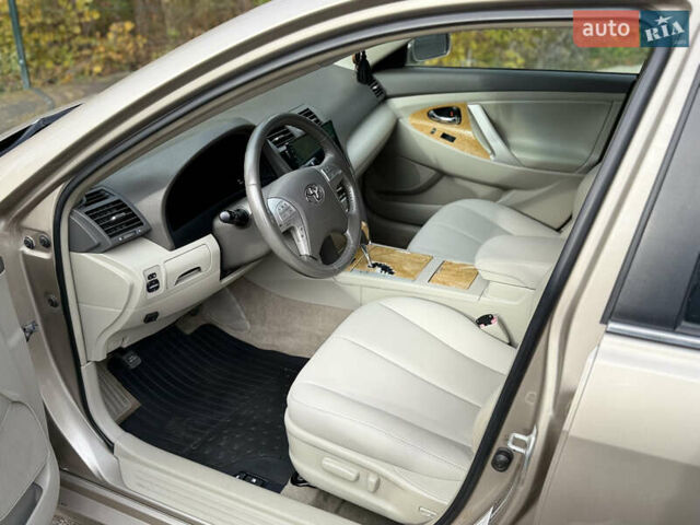 Бежевий Тойота Камрі, об'ємом двигуна 3.5 л та пробігом 183 тис. км за 10700 $, фото 9 на Automoto.ua
