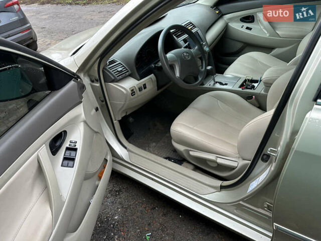 Бежевий Тойота Камрі, об'ємом двигуна 2.4 л та пробігом 230 тис. км за 7700 $, фото 4 на Automoto.ua