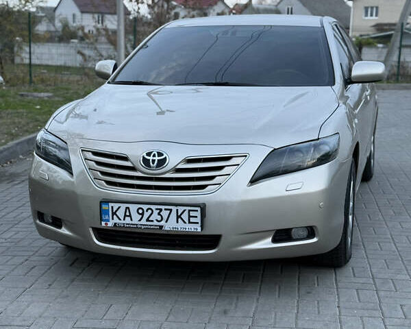 Бежевий Тойота Камрі, об'ємом двигуна 3.5 л та пробігом 243 тис. км за 7600 $, фото 1 на Automoto.ua