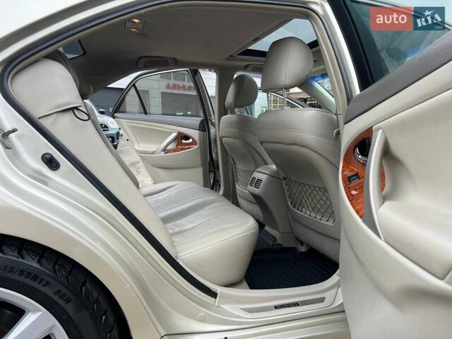Бежевый Тойота Камри, объемом двигателя 3.5 л и пробегом 175 тыс. км за 7800 $, фото 18 на Automoto.ua
