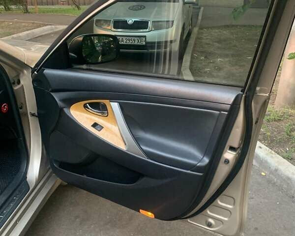 Бежевий Тойота Камрі, об'ємом двигуна 2.36 л та пробігом 356 тис. км за 7800 $, фото 6 на Automoto.ua