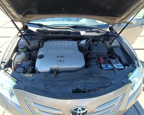 Бежевий Тойота Камрі, об'ємом двигуна 3.46 л та пробігом 153 тис. км за 12700 $, фото 31 на Automoto.ua