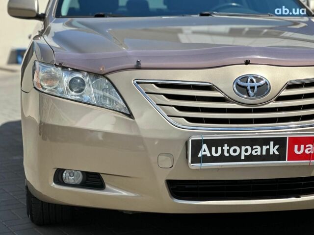 Бежевий Тойота Камрі, об'ємом двигуна 2.4 л та пробігом 325 тис. км за 9890 $, фото 3 на Automoto.ua