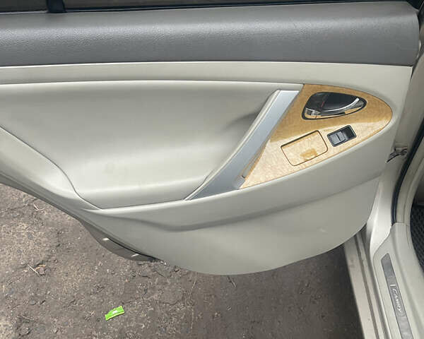 Бежевый Тойота Камри, объемом двигателя 2.4 л и пробегом 400 тыс. км за 6750 $, фото 32 на Automoto.ua