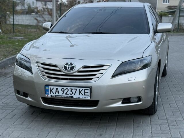 Бежевий Тойота Камрі, об'ємом двигуна 3.5 л та пробігом 243 тис. км за 7600 $, фото 1 на Automoto.ua