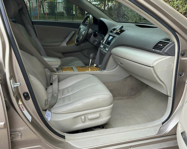 Бежевий Тойота Камрі, об'ємом двигуна 2.4 л та пробігом 232 тис. км за 8199 $, фото 18 на Automoto.ua