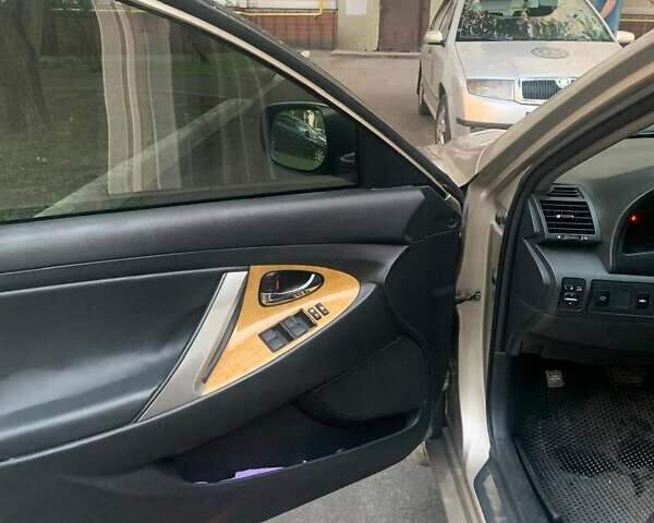 Бежевий Тойота Камрі, об'ємом двигуна 2.36 л та пробігом 356 тис. км за 7800 $, фото 2 на Automoto.ua