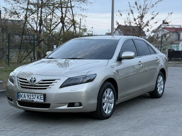 Бежевий Тойота Камрі, об'ємом двигуна 3.5 л та пробігом 243 тис. км за 7600 $, фото 2 на Automoto.ua