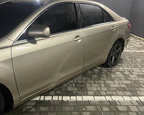 Бежевый Тойота Камри, объемом двигателя 2.4 л и пробегом 400 тыс. км за 6750 $, фото 6 на Automoto.ua