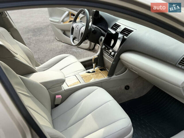 Бежевий Тойота Камрі, об'ємом двигуна 3.5 л та пробігом 183 тис. км за 10700 $, фото 12 на Automoto.ua
