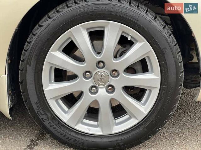 Бежевый Тойота Камри, объемом двигателя 3.5 л и пробегом 175 тыс. км за 7800 $, фото 24 на Automoto.ua