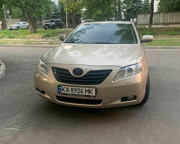 Бежевий Тойота Камрі, об'ємом двигуна 2.36 л та пробігом 356 тис. км за 7800 $, фото 1 на Automoto.ua