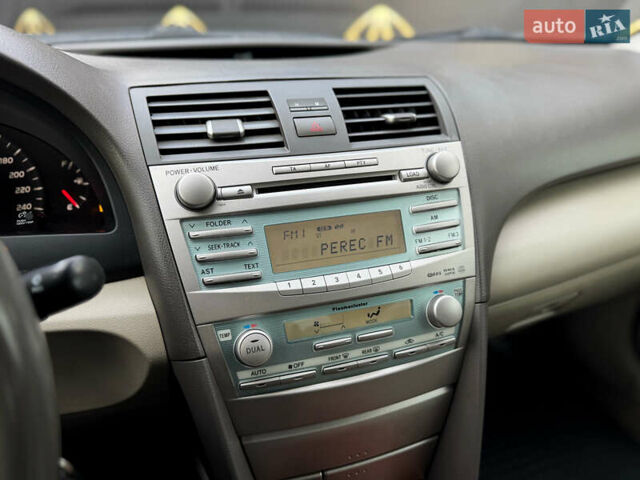 Бежевий Тойота Камрі, об'ємом двигуна 2.4 л та пробігом 305 тис. км за 7500 $, фото 24 на Automoto.ua