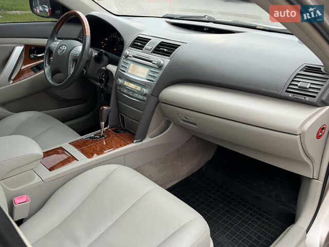 Бежевий Тойота Камрі, об'ємом двигуна 3.5 л та пробігом 170 тис. км за 9900 $, фото 45 на Automoto.ua