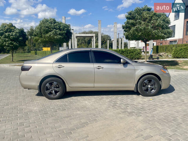 Бежевый Тойота Камри, объемом двигателя 2.36 л и пробегом 320 тыс. км за 6250 $, фото 4 на Automoto.ua