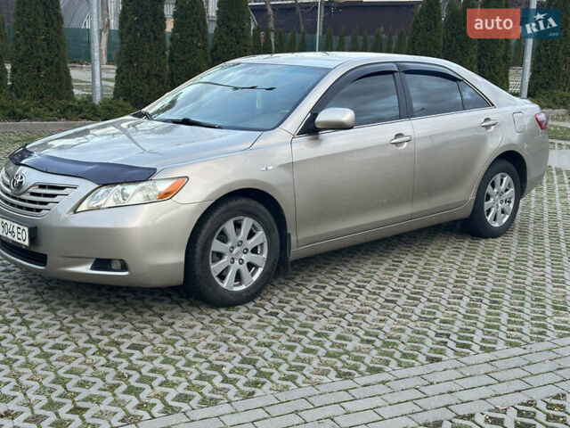 Бежевый Тойота Камри, объемом двигателя 2.4 л и пробегом 117 тыс. км за 7499 $, фото 1 на Automoto.ua