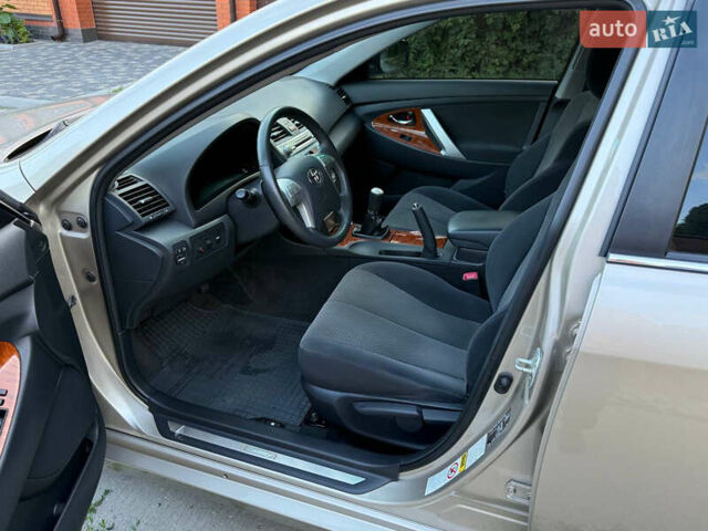 Тойота Камри 2008 в Харькове на Automoto.ua Бежевый Тойота Камри, объемом двигателя 2.4 л и пробегом 73 тыс. км за 10000 $, фото 29 на Automoto.ua