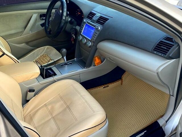 Бежевий Тойота Камрі, об'ємом двигуна 2.4 л та пробігом 170 тис. км за 7999 $, фото 4 на Automoto.ua