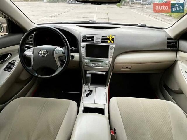 Бежевий Тойота Камрі, об'ємом двигуна 2.4 л та пробігом 300 тис. км за 8200 $, фото 7 на Automoto.ua
