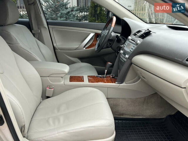 Бежевий Тойота Камрі, об'ємом двигуна 3.5 л та пробігом 170 тис. км за 8999 $, фото 35 на Automoto.ua