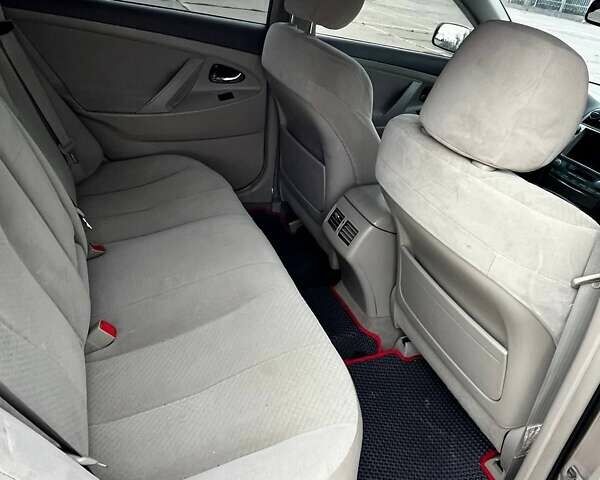 Бежевий Тойота Камрі, об'ємом двигуна 2.4 л та пробігом 300 тис. км за 8200 $, фото 9 на Automoto.ua