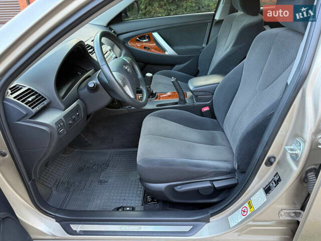 Тойота Камри 2008 в Харькове на Automoto.ua Бежевый Тойота Камри, объемом двигателя 2.4 л и пробегом 73 тыс. км за 10000 $, фото 32 на Automoto.ua