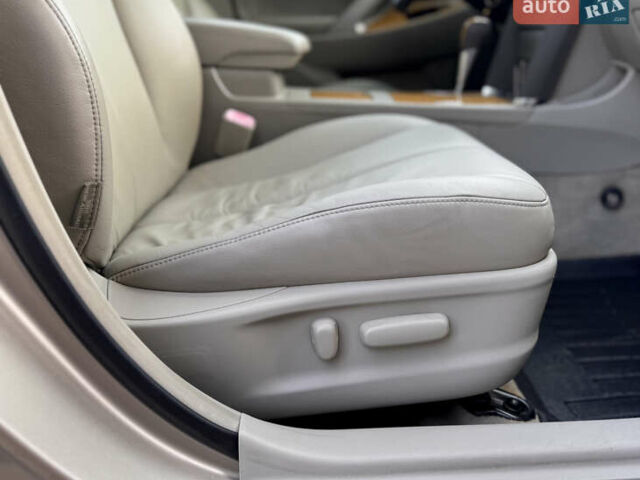 Бежевый Тойота Камри, объемом двигателя 3.5 л и пробегом 156 тыс. км за 9500 $, фото 26 на Automoto.ua