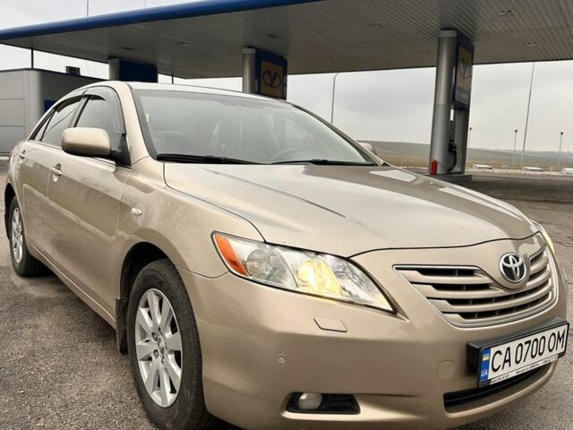 Бежевый Тойота Камри, объемом двигателя 2.4 л и пробегом 230 тыс. км за 5700 $, фото 1 на Automoto.ua