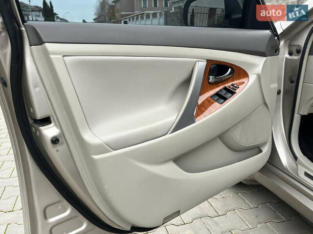Бежевий Тойота Камрі, об'ємом двигуна 3.5 л та пробігом 170 тис. км за 8999 $, фото 41 на Automoto.ua
