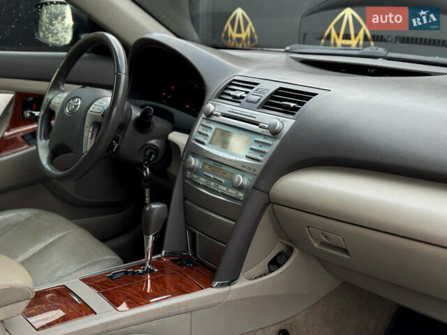 Бежевий Тойота Камрі, об'ємом двигуна 2.4 л та пробігом 305 тис. км за 7500 $, фото 12 на Automoto.ua