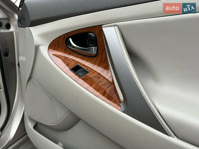 Бежевий Тойота Камрі, об'ємом двигуна 3.5 л та пробігом 170 тис. км за 9900 $, фото 47 на Automoto.ua