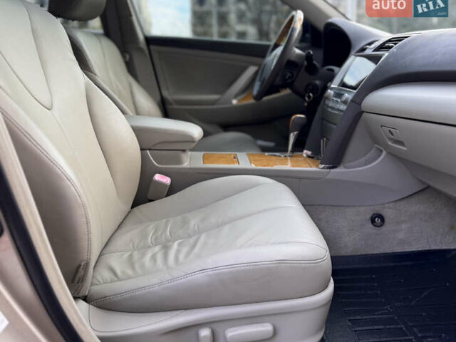 Бежевый Тойота Камри, объемом двигателя 3.5 л и пробегом 156 тыс. км за 9500 $, фото 32 на Automoto.ua