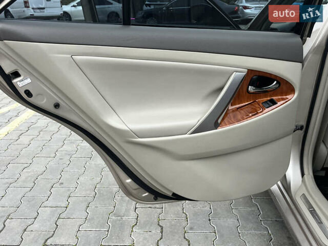 Бежевий Тойота Камрі, об'ємом двигуна 3.5 л та пробігом 170 тис. км за 9900 $, фото 51 на Automoto.ua